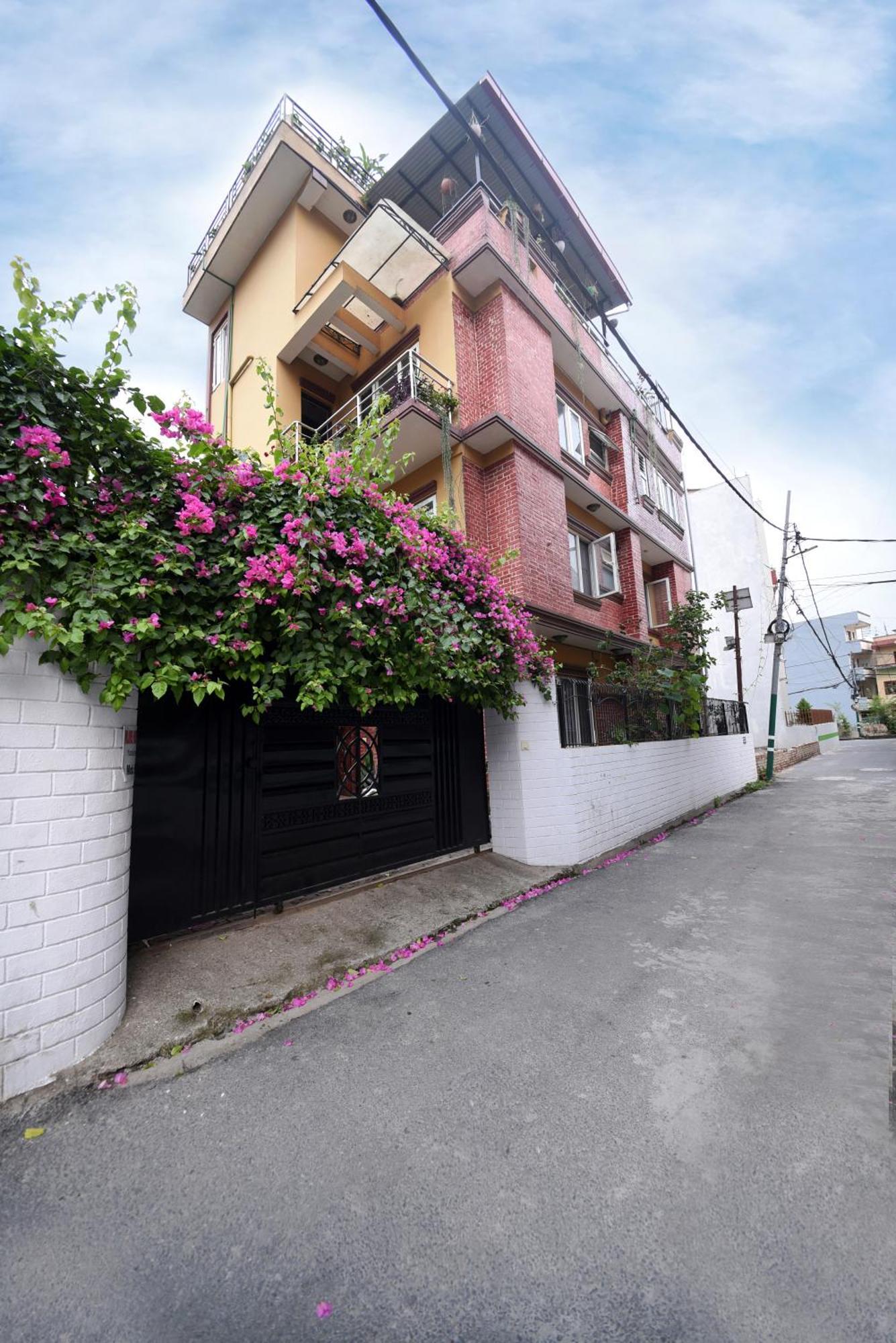 Mums Homestay & Studio Apartments Катманду Екстер'єр фото