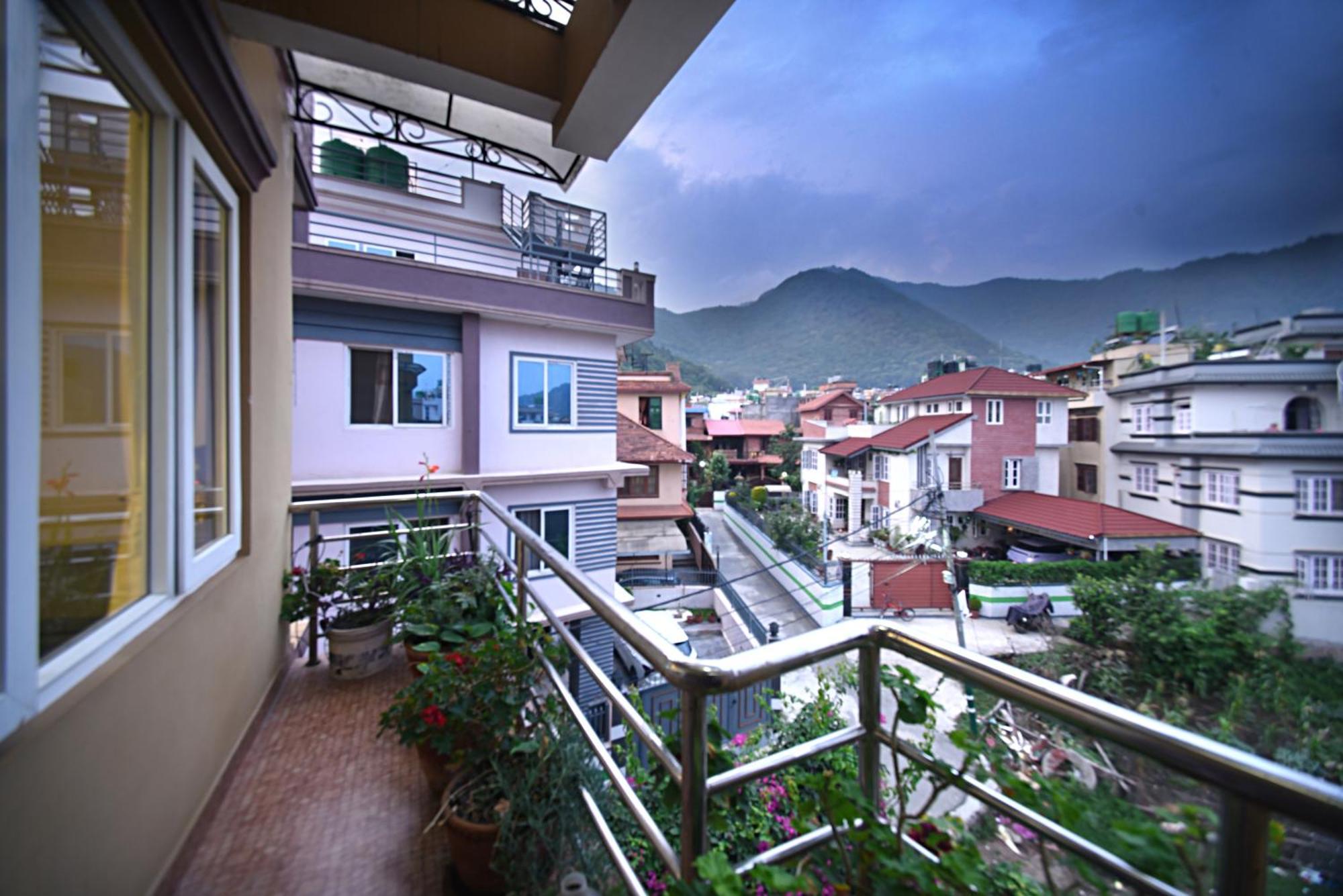 Mums Homestay & Studio Apartments Катманду Екстер'єр фото