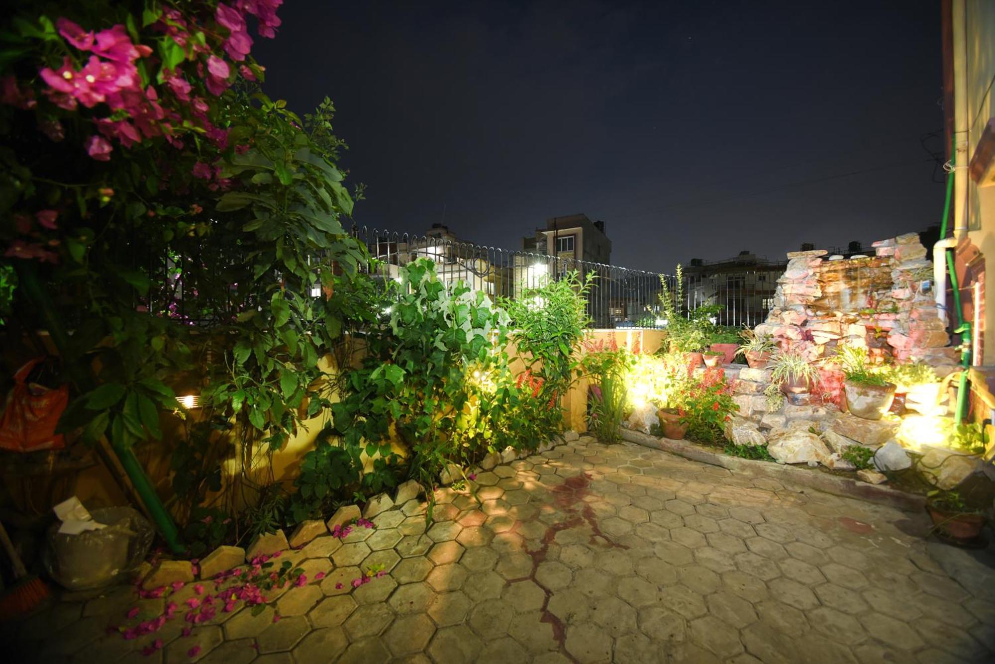 Mums Homestay & Studio Apartments Катманду Екстер'єр фото